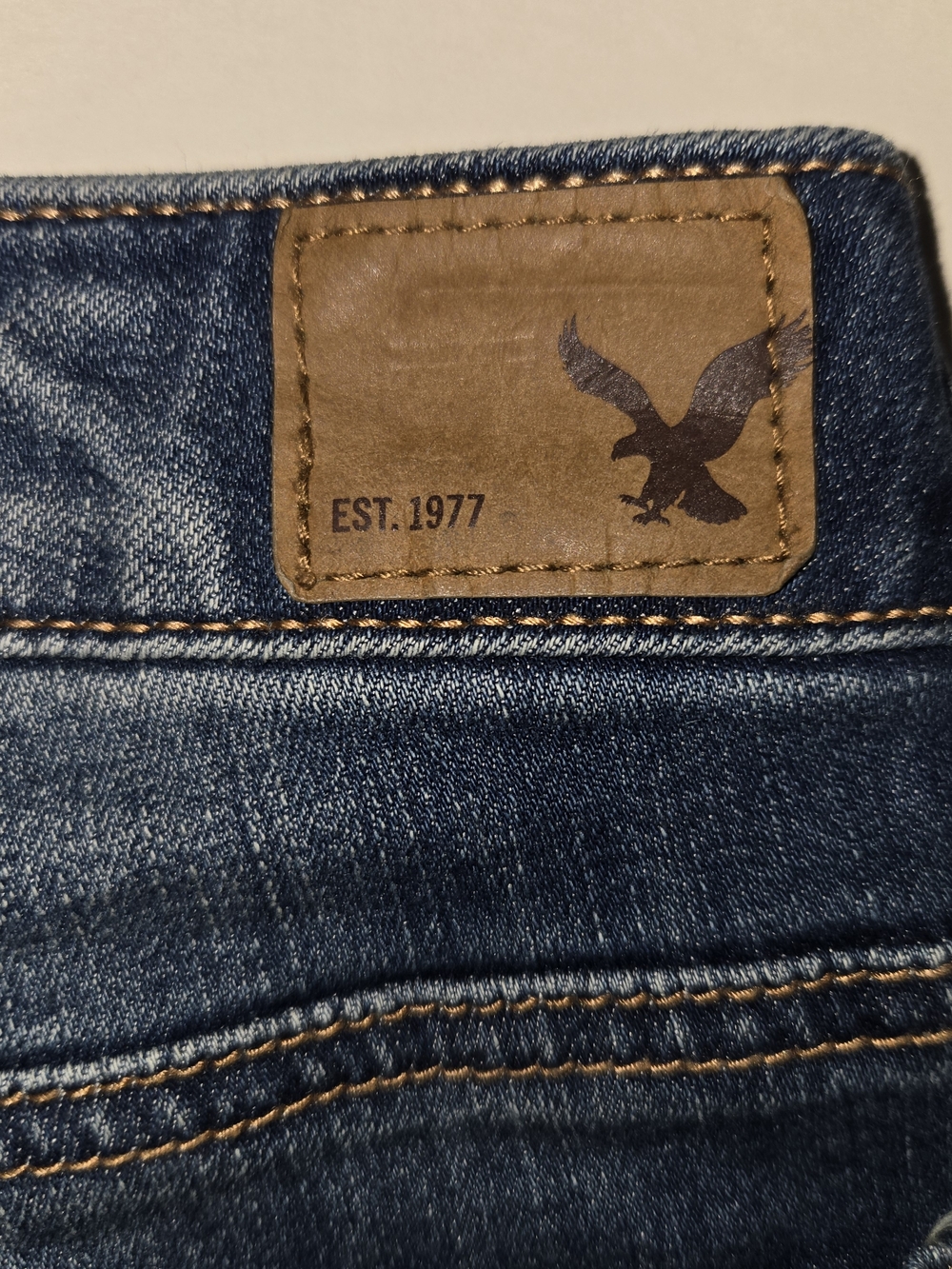 American Eagle Outfitters Medium Wash Whisker Jeans - Blue Womens Size 8 (6) - Picture 11 of 13